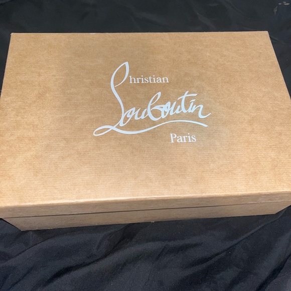 Christian Louboutin - Picture 3 of 7